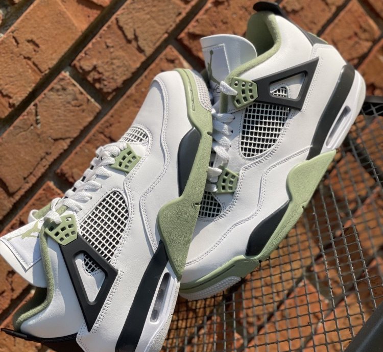 Air Jordan 4 Seafoam