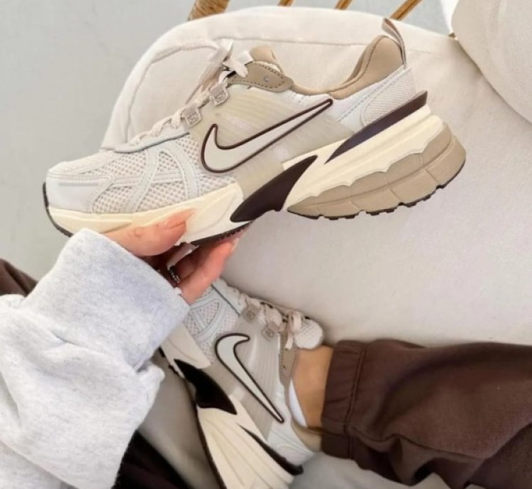 Nike V2k Run Light Orewood Brown Running Shoes