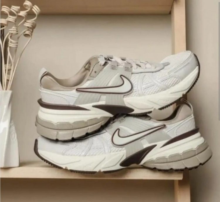 Nike V2k Run Light Orewood Brown Running Shoes