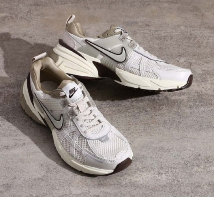 Nike V2k Run Light Orewood Brown Running Shoes