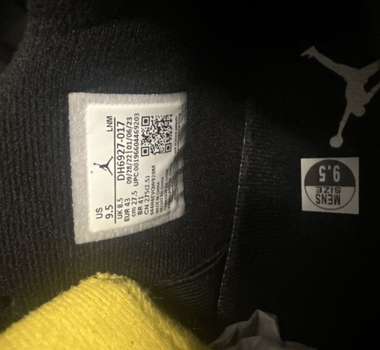 Air Jordan 4 Thunder