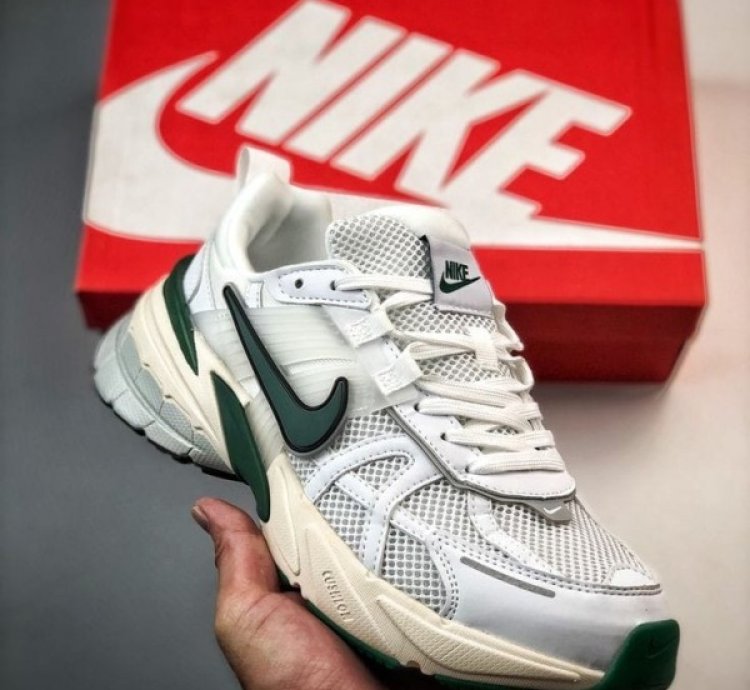 Nike V2k Run White Running Shoes