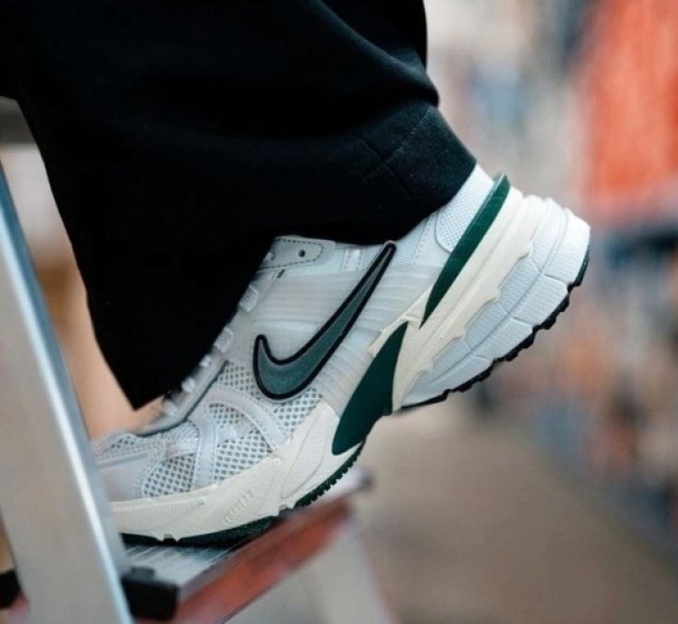 Nike V2k Run White Running Shoes