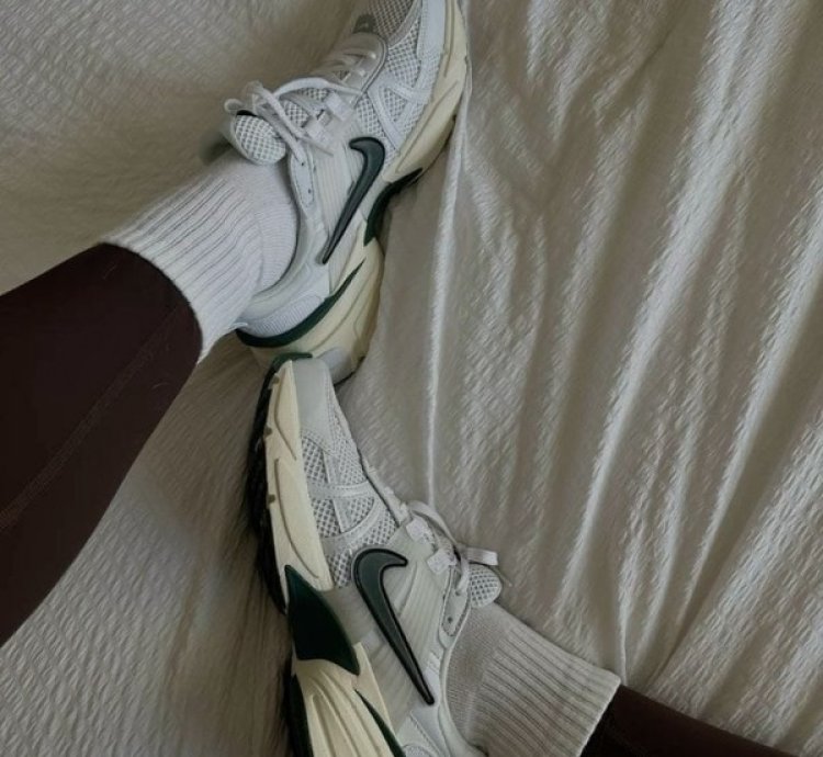 Nike V2k Run White Running Shoes