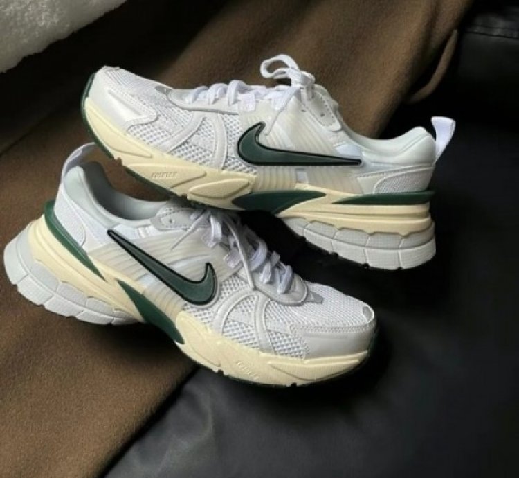 Nike V2k Run White Running Shoes