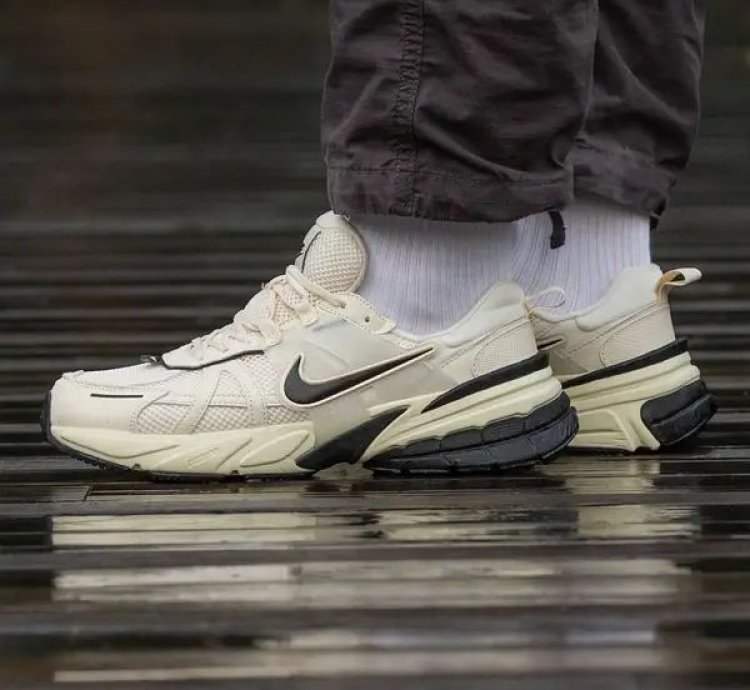 Nike V2k Runtekk Beige Black Running Shoes