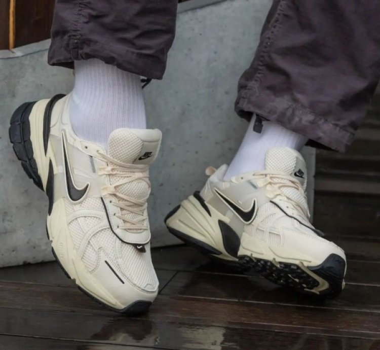Nike V2k Runtekk Beige Black Running Shoes