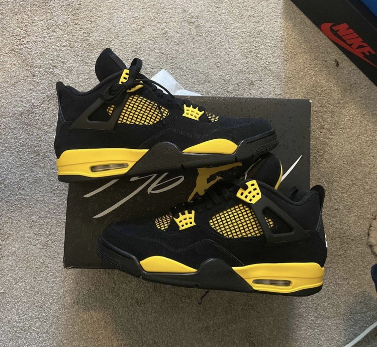 Air Jordan 4 Thunder 2023