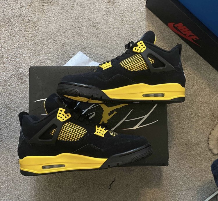 Air Jordan 4 Thunder 2023