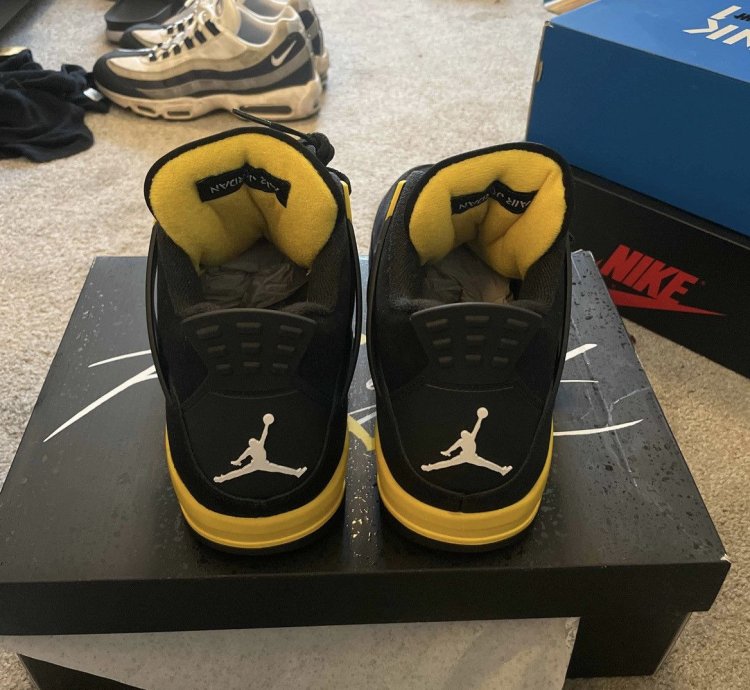 Air Jordan 4 Thunder 2023