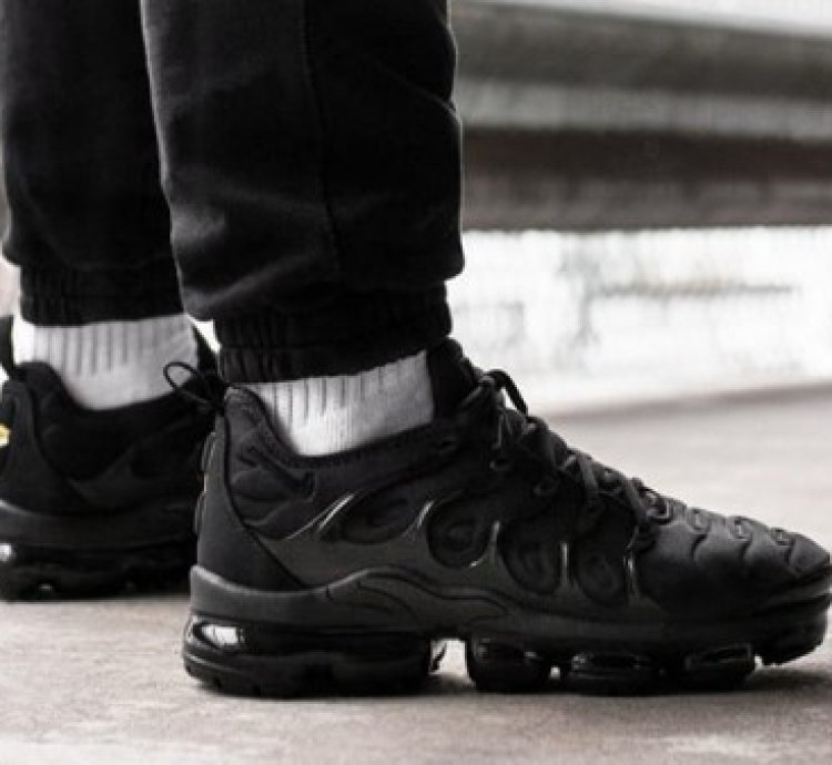 Nike Vapor Max Plus Triple Black Running Shoes