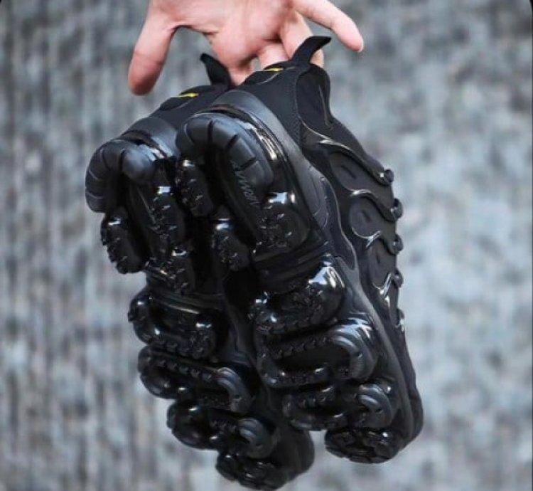 Nike Vapor Max Plus Triple Black Running Shoes