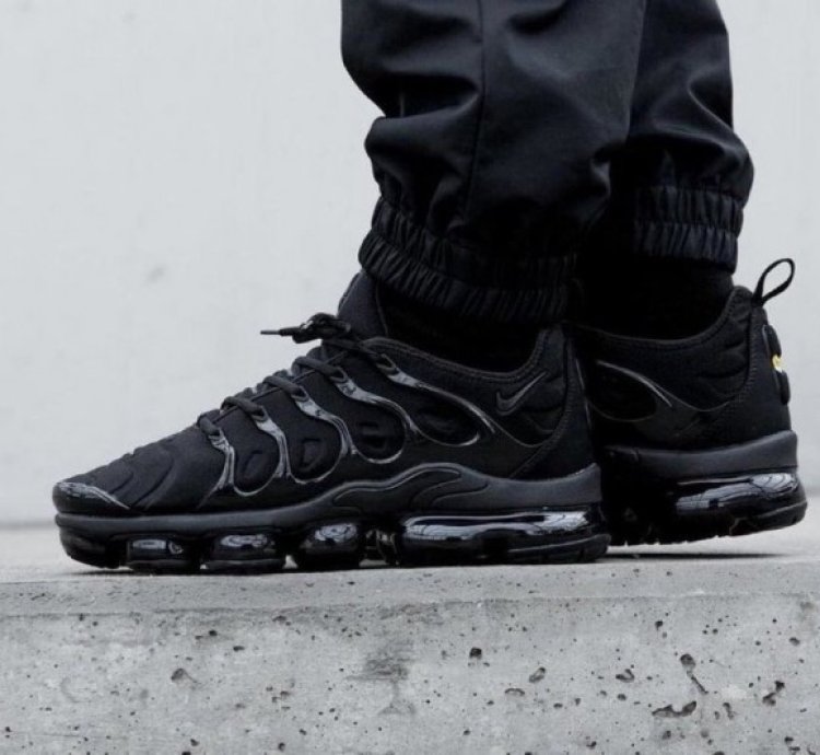 Nike Vapor Max Plus Triple Black Running Shoes