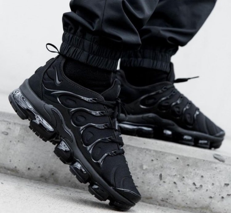 Nike Vapor Max Plus Triple Black Running Shoes
