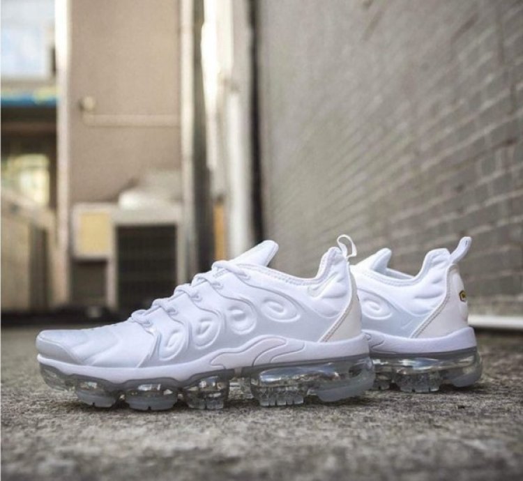 Nike Vapormax Plus White Running Shoes
