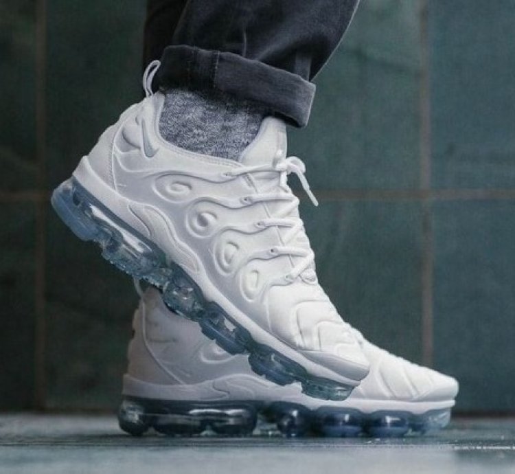 Nike Vapormax Plus White Running Shoes