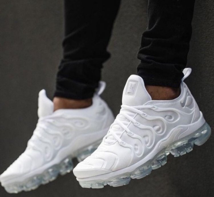 Nike Vapormax Plus White Running Shoes