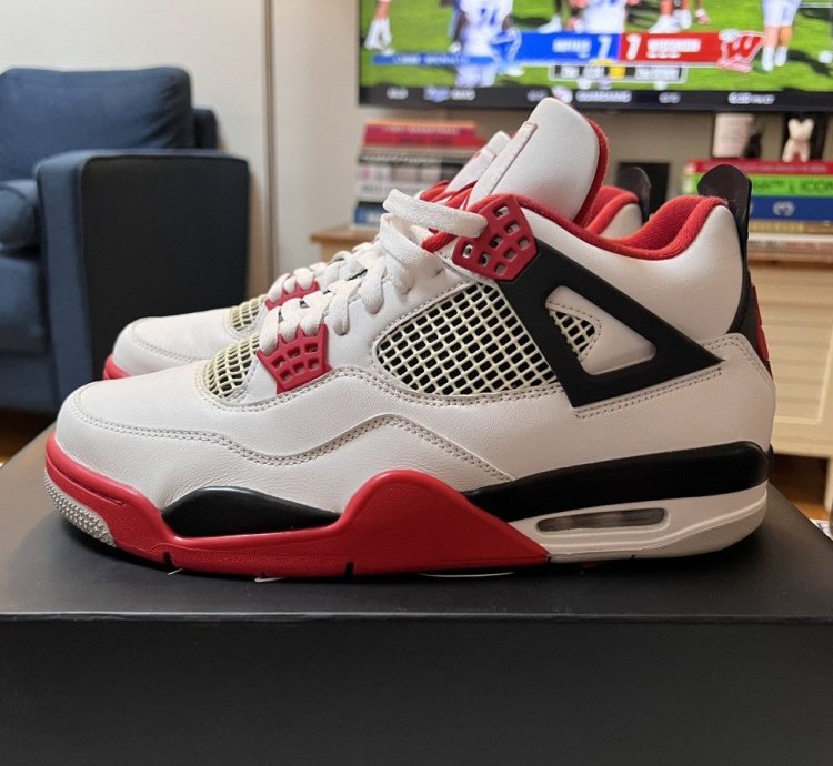 Air Jordan Fire Red 4s