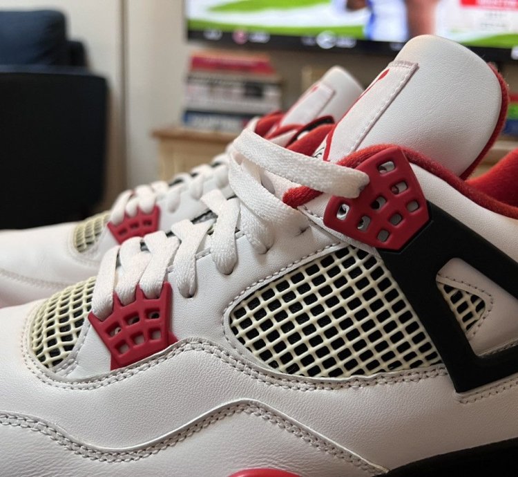 Air Jordan Fire Red 4s