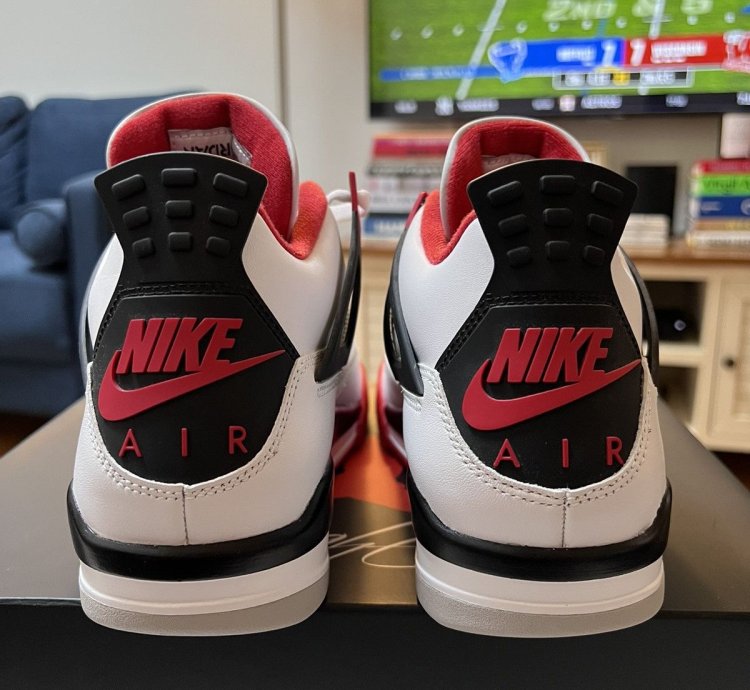 Air Jordan Fire Red 4s