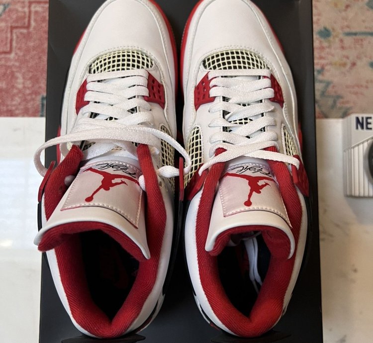 Air Jordan Fire Red 4s