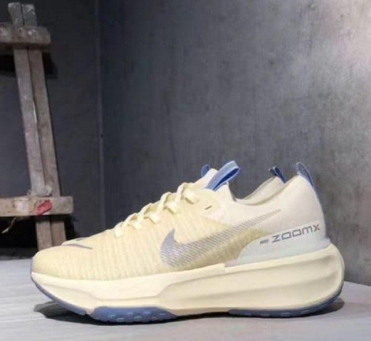 Nike Zoom Invincible Cream Running Shoes