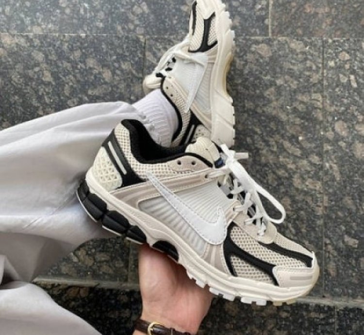 Nike Zoom Vomero 5 Beige White Black Sneakers