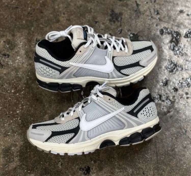 Nike Zoom Vomero 5 Beige White Black Sneakers