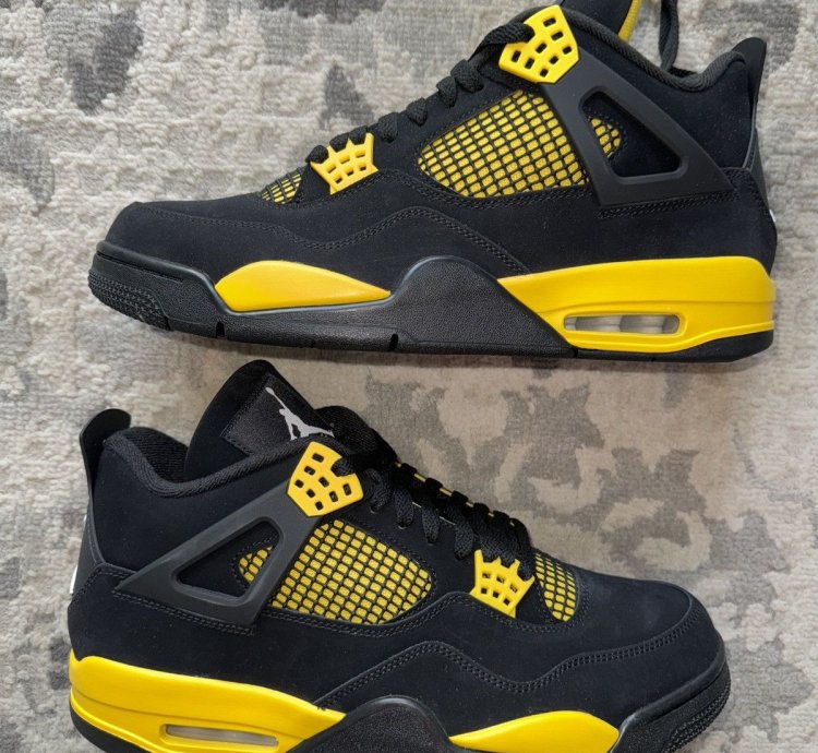 Air Jordan Retro 4 Thunder