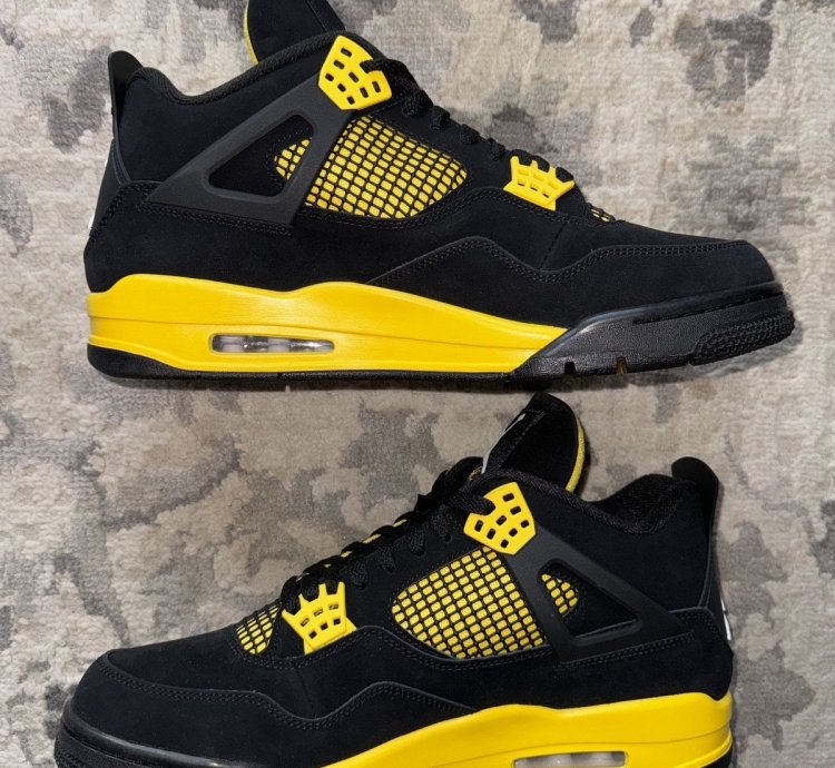 Air Jordan Retro 4 Thunder