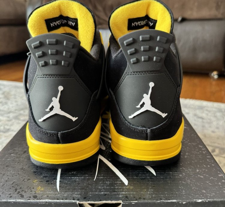 Air Jordan Retro 4 Thunder