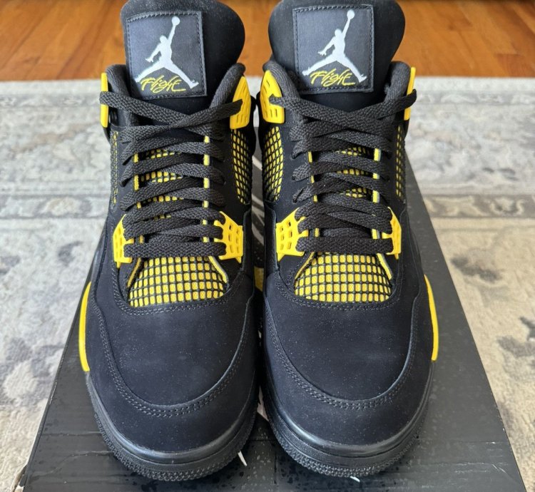 Air Jordan Retro 4 Thunder