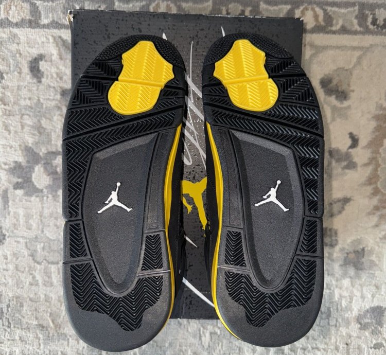 Air Jordan Retro 4 Thunder