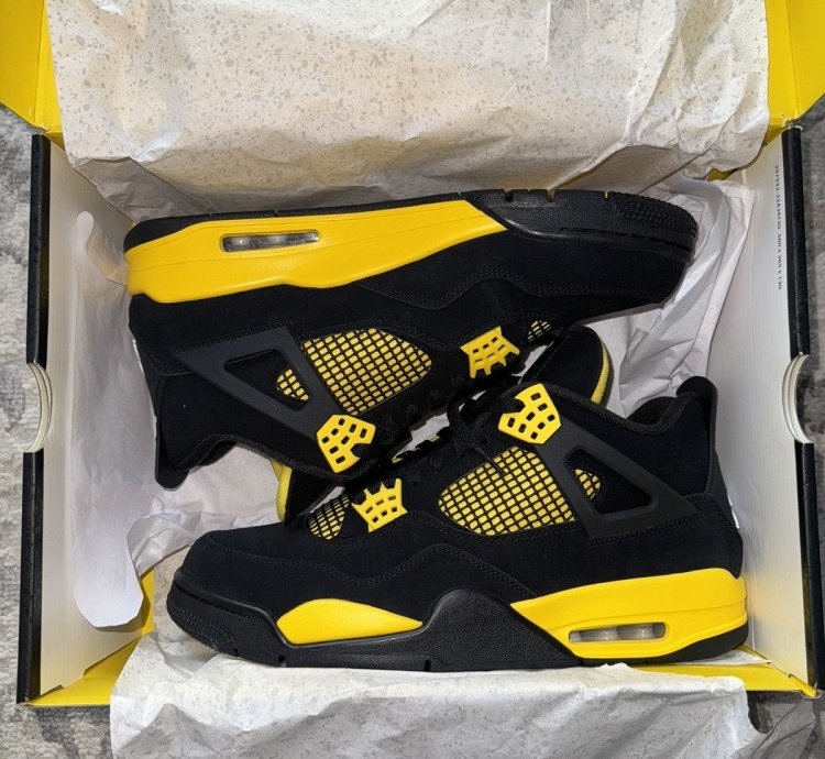 Air Jordan Retro 4 Thunder