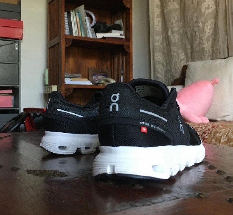 On Cloud 5 Nova Black White Sneakers