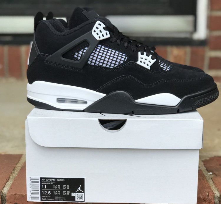 Air Jordan Retro 4 White Thunder Size 11