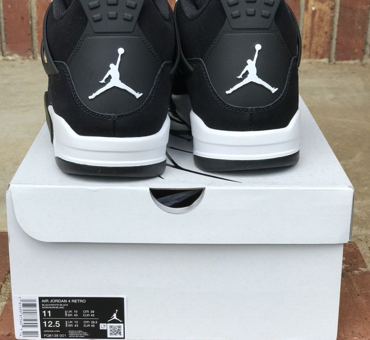 Air Jordan Retro 4 White Thunder Size 11