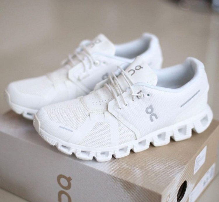 On Cloud 5 Nova White Sneakers