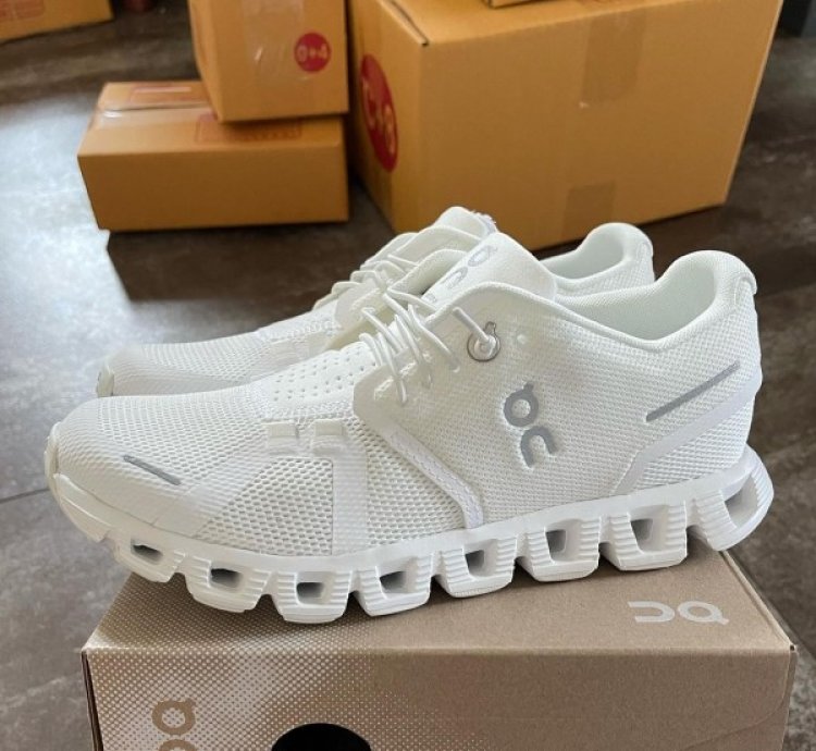 On Cloud 5 Nova White Sneakers