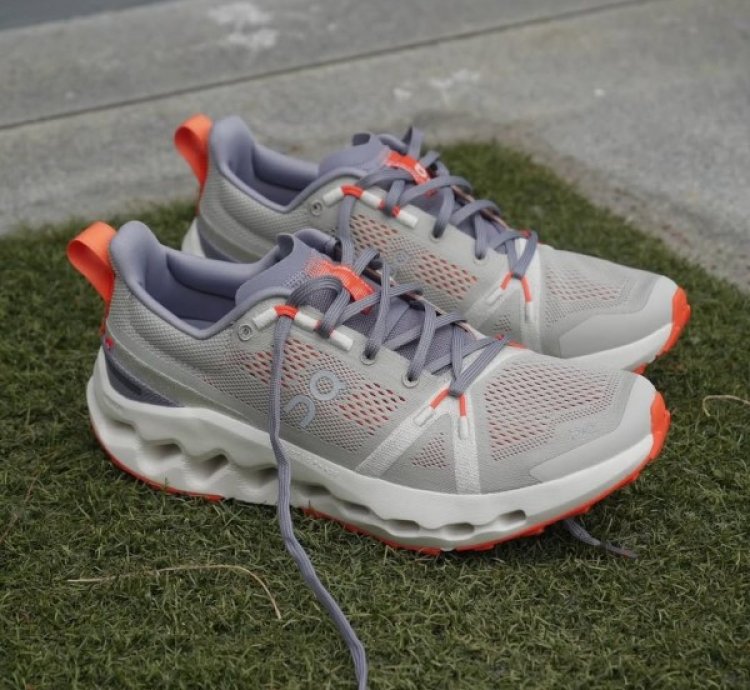 On Cloud Surfer Trail Fosil Ivory Sneakers