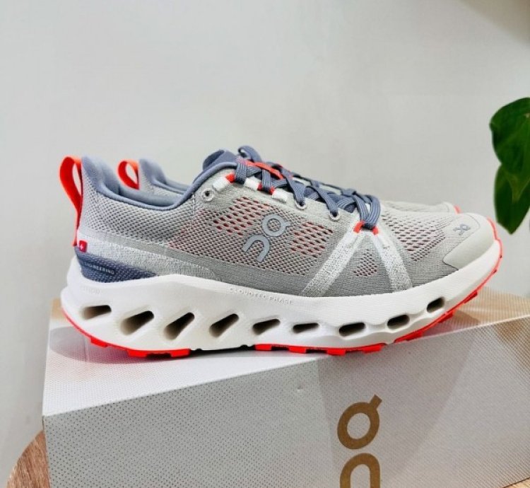 On Cloud Surfer Trail Fosil Ivory Sneakers