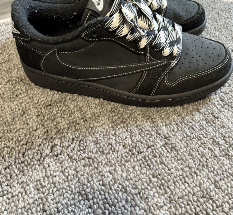 Travis Scott Jordan 1 Low Black Phantom