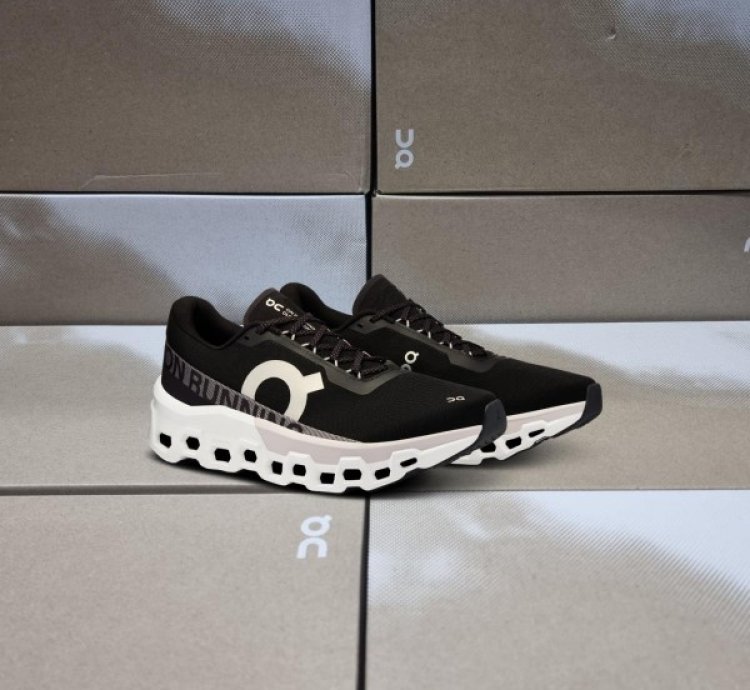 On Cloudmonster 2 Black Frost Sneakers