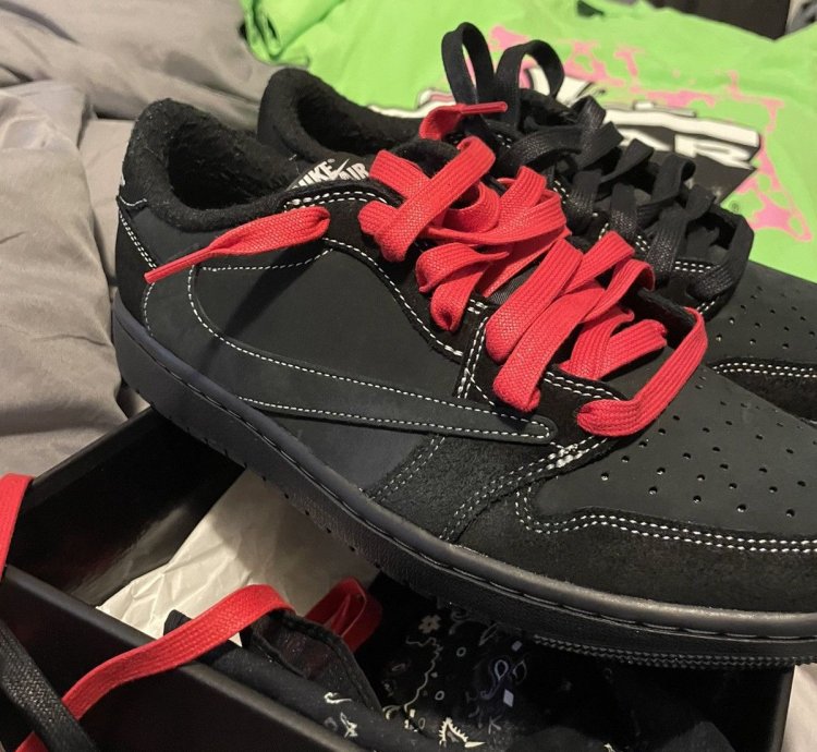 Black Phantom Travis Scott