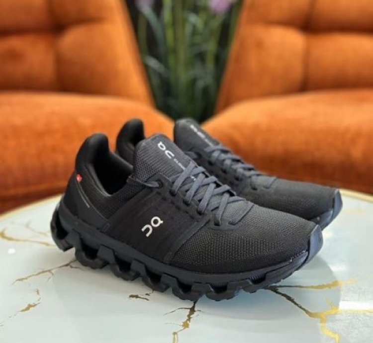 On Running Cloud Swift Black Running Shoes