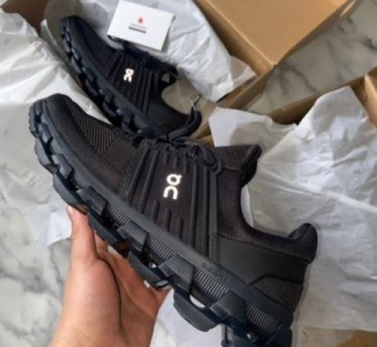 On Running Cloud Swift Black Running Shoes