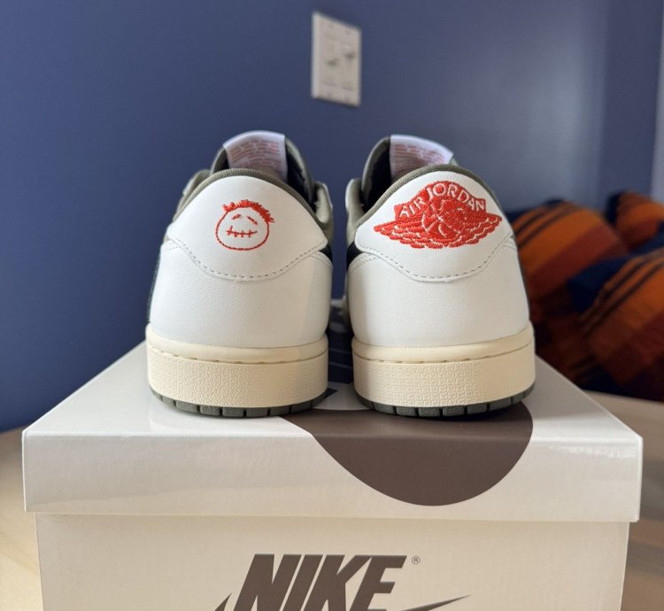 Travis Scott Jordan 1 Low Medium Olive
