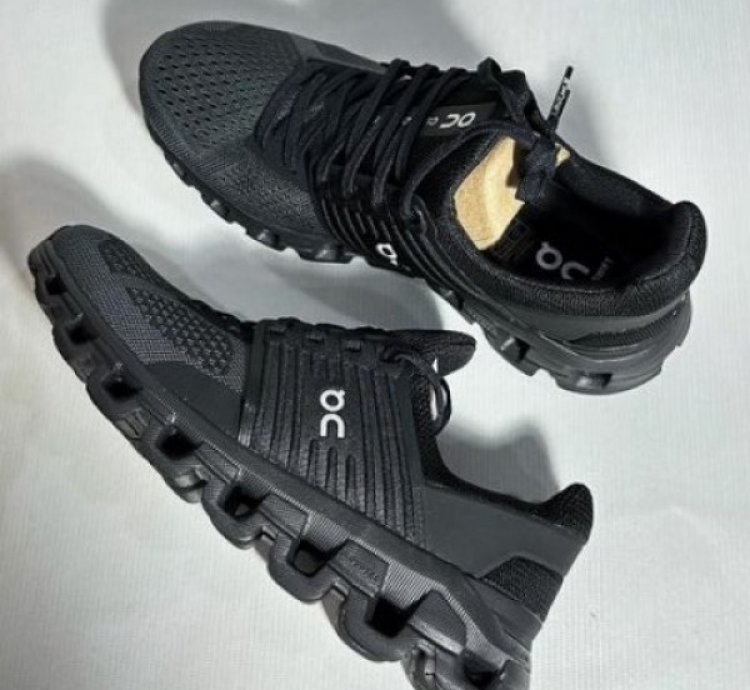 On Running Cloud Swift Black Running Shoes