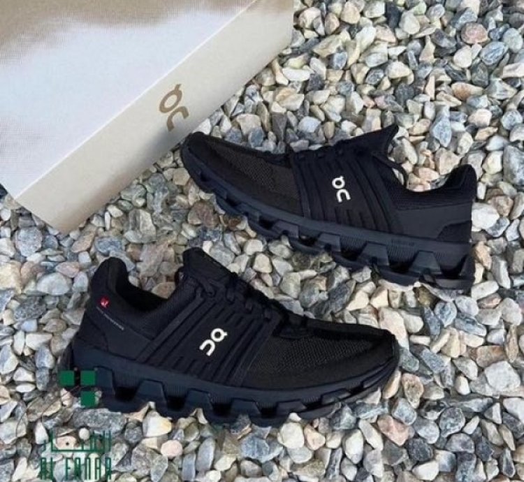On Running Cloud Swift Black Running Shoes