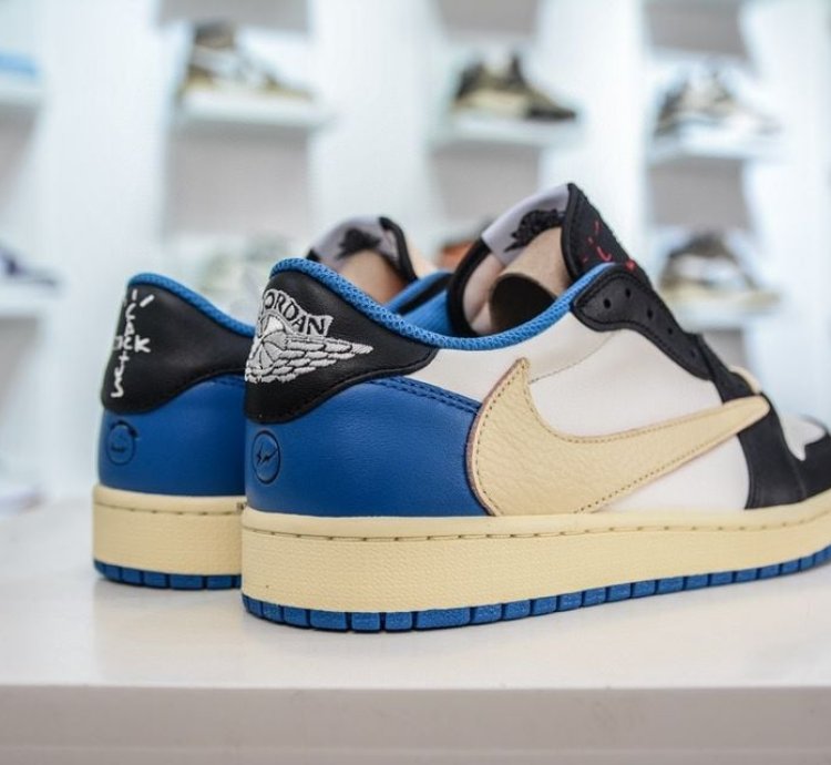 Air Jordan 1 Retro Low Og Sp Fragment X Travis Scott